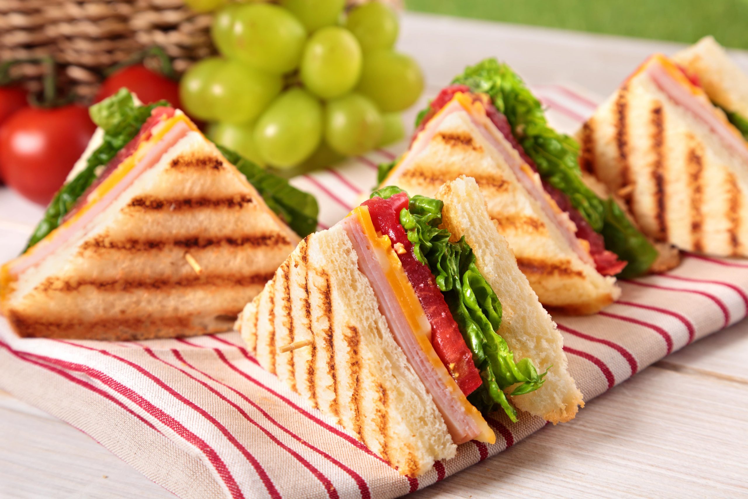 Apa itu Generasi Sandwich dan Bagaimana Cara Memutus Mata Rantainya?